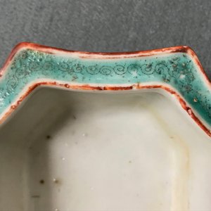 A Chinese famille rose Bencharong-style jardinière for the Thai market, 19th C. — photo 9