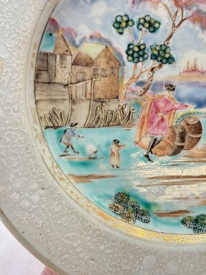 A Chinese famille rose bianco-sopra-bianco 'Peter The Great in Zaandam' plate, Qianlong — photo 2