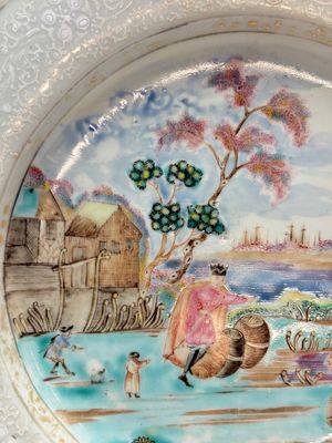 A Chinese famille rose bianco-sopra-bianco 'Peter The Great in Zaandam' plate, Qianlong — photo 3