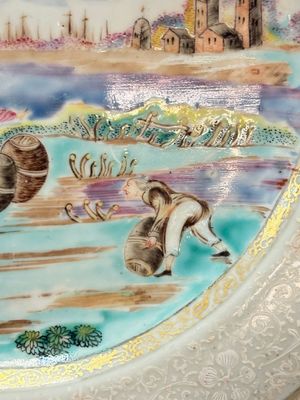 A Chinese famille rose bianco-sopra-bianco 'Peter The Great in Zaandam' plate, Qianlong — photo 5