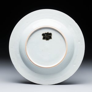 A Chinese famille rose bianco-sopra-bianco 'Peter The Great in Zaandam' plate, Qianlong — photo 2