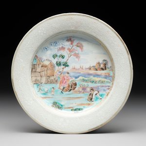 A Chinese famille rose bianco-sopra-bianco 'Peter The Great in Zaandam' plate, Qianlong — foto 1