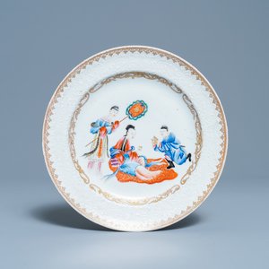 A Chinese famille rose bianco sopra bianco plate, Qianlong — 照片 1