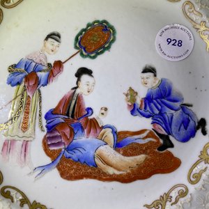 A Chinese famille rose bianco sopra bianco plate, Qianlong — 照片 5