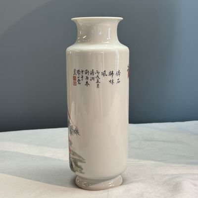 A Chinese famille rose 'Bird Among Flowers and Rockwork' rouleau vase — foto 3