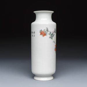 A Chinese famille rose 'Bird Among Flowers and Rockwork' rouleau vase — foto 4