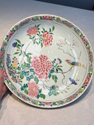 A Chinese famille rose 'Birds among Blossoming Branches' dish, Yongzheng — 照片 1