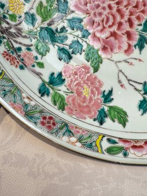A Chinese famille rose 'Birds among Blossoming Branches' dish, Yongzheng — 照片 2