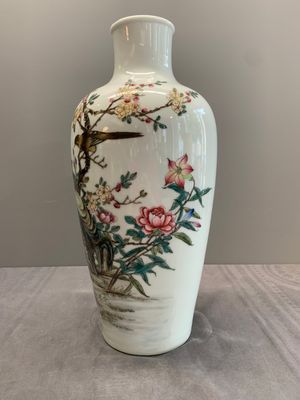 A Chinese famille rose 'birds among blossoming branches' vase, Yongzheng mark, Republic — photo 4