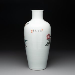 A Chinese famille rose 'birds among blossoming branches' vase, Yongzheng mark, Republic — photo 3