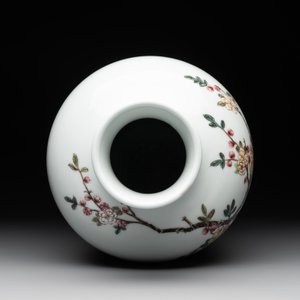 A Chinese famille rose 'birds among blossoming branches' vase, Yongzheng mark, Republic — photo 5