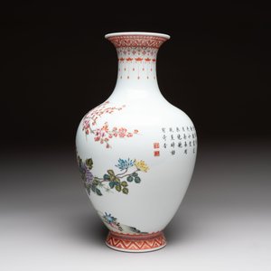 A Chinese famille rose 'birds among flowering branches' vase, Qianlong mark, 20th C. — photo 3