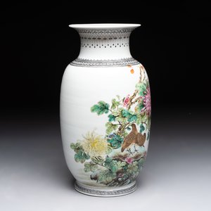 A Chinese famille rose 'birds among flowering branches' vase, Qianlong mark, Republic — photo 4
