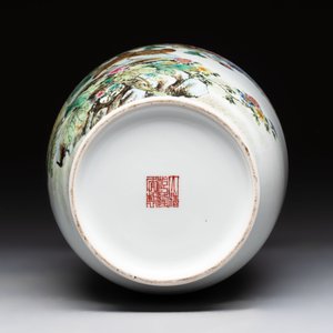 A Chinese famille rose 'birds among flowering branches' vase, Qianlong mark, Republic — photo 6