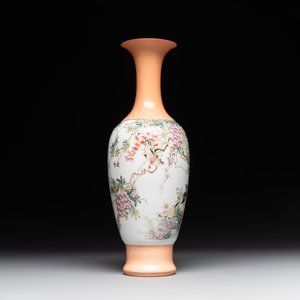 A Chinese famille rose 'birds and flowers' vase, signed Deng Xiaoyu 鄧肖禹, dated 1961 — foto 1
