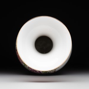 A Chinese famille rose 'birds and flowers' vase, signed Deng Xiaoyu 鄧肖禹, dated 1961 — foto 3