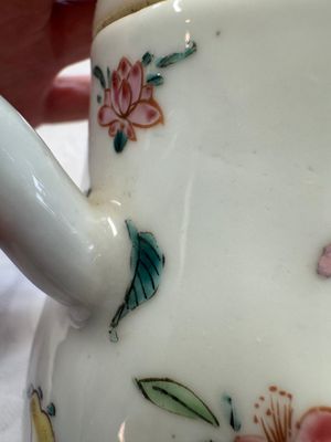 A Chinese famille rose 'Birds and Insects among Flowers' teapot on a later wooden stand, Yongzheng — 照片 8