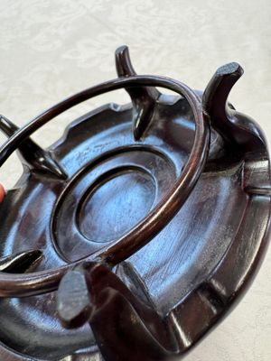 A Chinese famille rose 'Birds and Insects among Flowers' teapot on a later wooden stand, Yongzheng — 照片 26