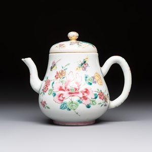 A Chinese famille rose 'Birds and Insects among Flowers' teapot on a later wooden stand, Yongzheng — 照片 2