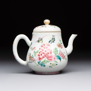 A Chinese famille rose 'Birds and Insects among Flowers' teapot on a later wooden stand, Yongzheng — 照片 4