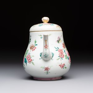 A Chinese famille rose 'Birds and Insects among Flowers' teapot on a later wooden stand, Yongzheng — 照片 5