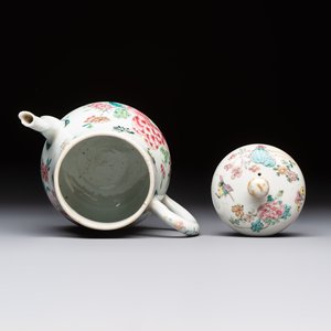 A Chinese famille rose 'Birds and Insects among Flowers' teapot on a later wooden stand, Yongzheng — 照片 6