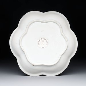 A Chinese famille rose black-ground teapot and stand with floral design, Yongzheng/Qianlong — photo 9