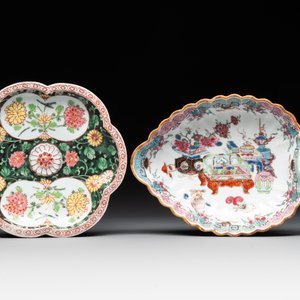 A Chinese famille rose black-ground teapot with cover and stand and a sauce boat, Qianlong — foto 2