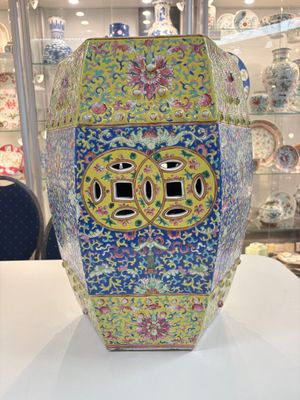 A Chinese famille rose blue and yellow-ground hexagonal garden seat, 19th C. — photo 5