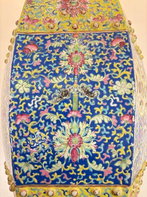 A Chinese famille rose blue and yellow-ground hexagonal garden seat, 19th C. — photo 10