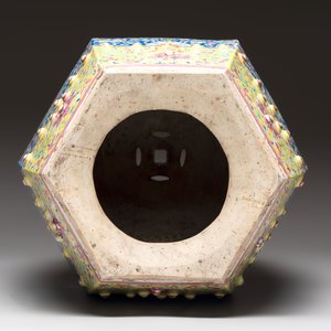 A Chinese famille rose blue and yellow-ground hexagonal garden seat, 19th C. — photo 6