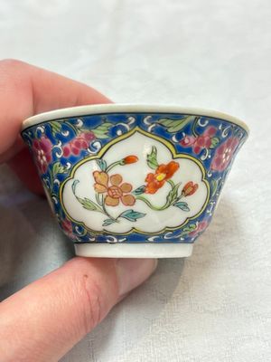 A Chinese famille rose blue-ground cup and saucer, and a 'faux-bois' cup and saucer, Yongzheng/Qianlong — photo 1