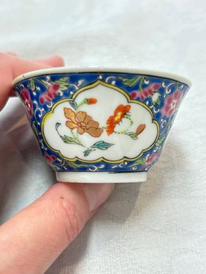 A Chinese famille rose blue-ground cup and saucer, and a 'faux-bois' cup and saucer, Yongzheng/Qianlong — photo 2