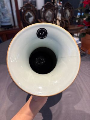 A Chinese famille rose blue-ground 'Lotus Pond' vase, Daoguang mark, 20th C. — foto 7