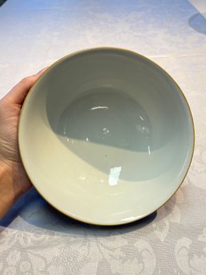 A Chinese famille rose blue-ground sgraffito bowl, Qianlong mark and of the period — photo 8