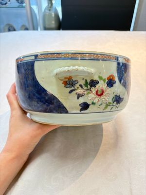 A Chinese famille rose blue-ground tureen, cover and stand, Qianlong — 照片 5
