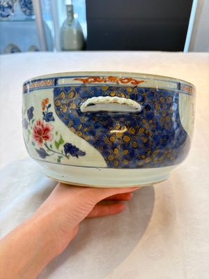 A Chinese famille rose blue-ground tureen, cover and stand, Qianlong — 照片 7