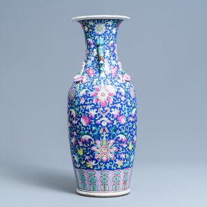 A Chinese famille rose blue-ground vase, 19th C. — photo 2