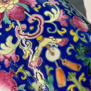 A Chinese famille rose blue-ground vase, 19th C. — photo 8