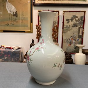 A Chinese famille rose bottle vase, Hongxian mark, Republic — photo 12