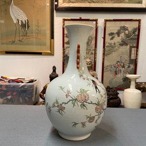 A Chinese famille rose bottle vase, Hongxian mark, Republic — photo 13