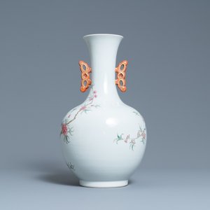 A Chinese famille rose bottle vase, Hongxian mark, Republic — photo 3