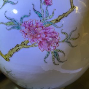 A Chinese famille rose bottle vase, Hongxian mark, Republic — photo 9