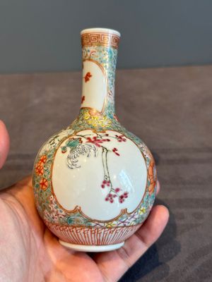 A Chinese famille rose bottle vase, Ju Ren Tang 居仁堂製 mark, Republic — 照片 2