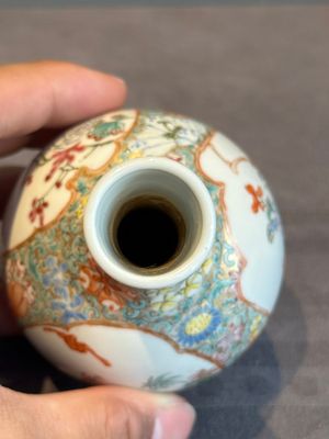 A Chinese famille rose bottle vase, Ju Ren Tang 居仁堂製 mark, Republic — 照片 4