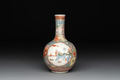 A Chinese famille rose bottle vase, Ju Ren Tang 居仁堂製 mark, Republic