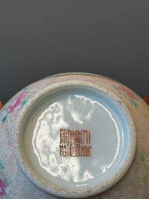 A Chinese famille rose bottle vase, Qianlong mark, Republic — 照片 12