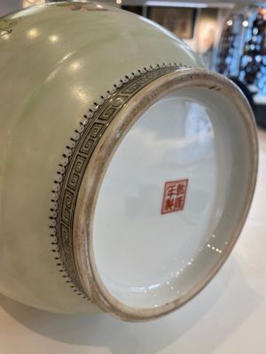 A Chinese famille rose bottle vase, Qianlong mark, Republic — photo 6