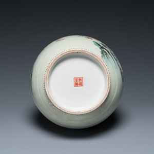 A Chinese famille rose bottle vase, Qianlong mark, Republic — photo 6