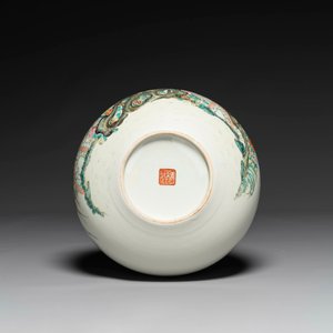 A Chinese famille rose bottle vase with birds among blossoming branches, Qianlong mark, Republic — 照片 6